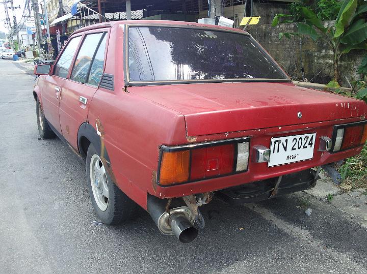 Foto0085.jpg - dieses Auto besteht eigentlich nur noch aus zentimeter dickem Spachtel, hat aber immer noch soooo'n Rohr