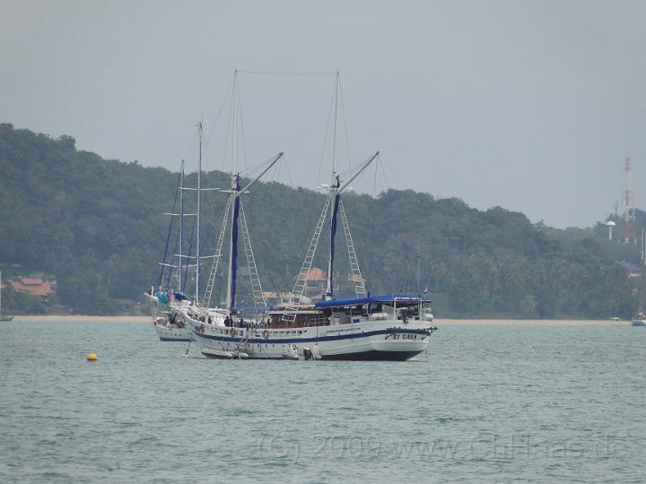 DSC01360.jpg - hier liegt die "SY Siren" noch bei Chalong, Phuket vor Anker